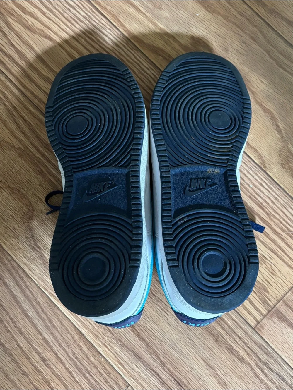 Nike Men’s White Low-Top Sneakers with Teal and Navy Accents